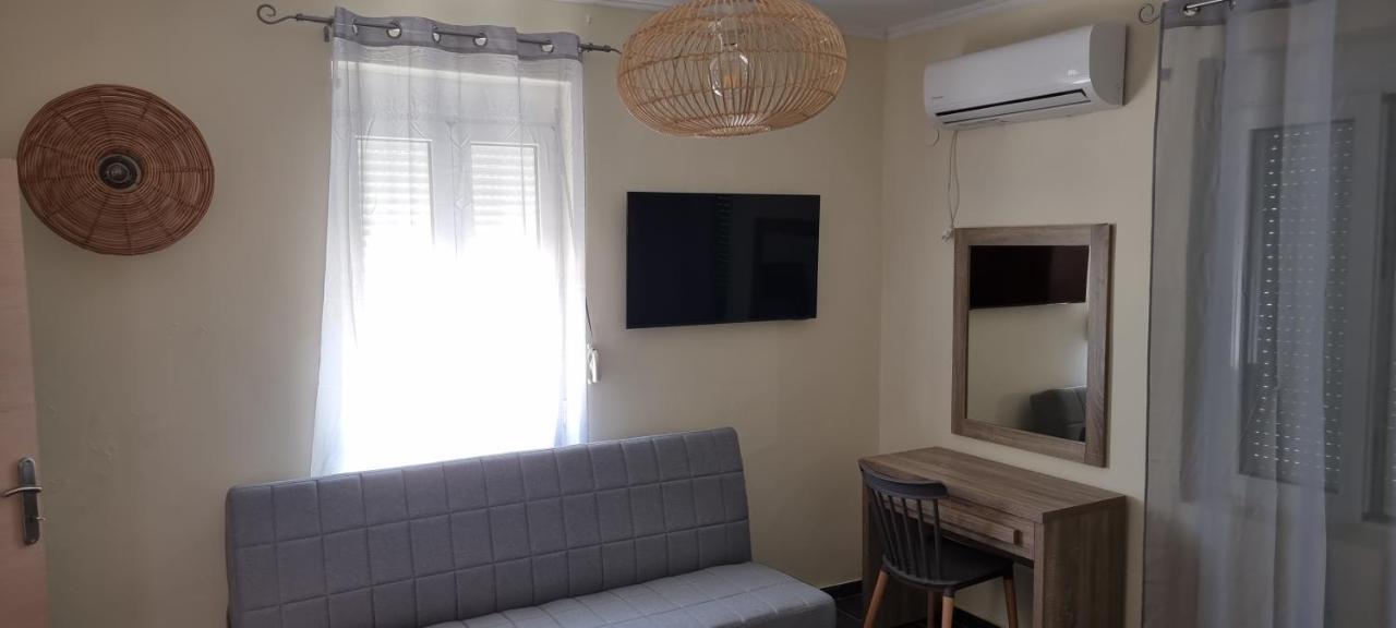 Fifi'S Luxury Apartment Platanés Екстериор снимка